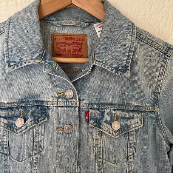 Levi’s Trucker Jacket - Picture 2 of 5